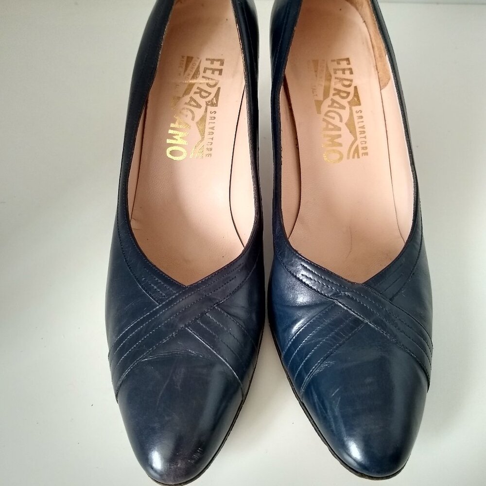 Salvatore FERRAGAMO Woven Criss Cross Leather Pumps